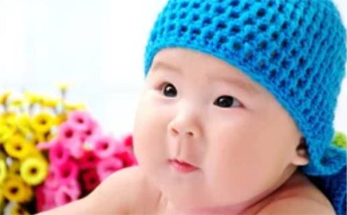 何姓才华横溢的女宝名字