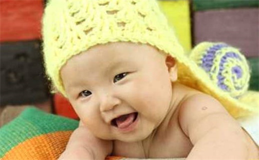 何姓男孩诗意唯美名字推荐：五行分析让起名更科学